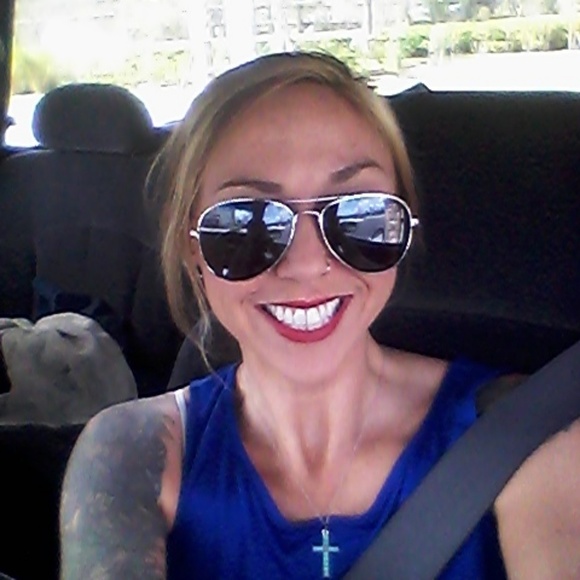 Meet your Posher, Jessica - Picture 2 of 3